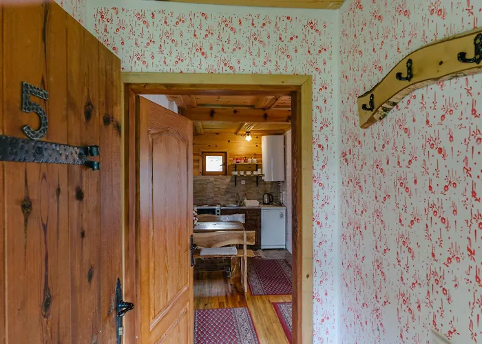 Konaci Zaovljanska Jezera